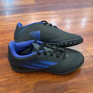 Adidas boys size 2.5 soccer turf shoes